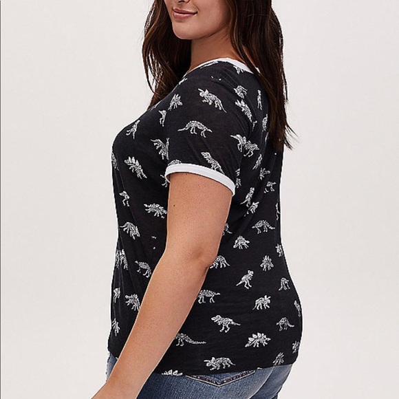 🆕 Torrid Dinosaur Skeleton Ringer Tee - Picture 2 of 6